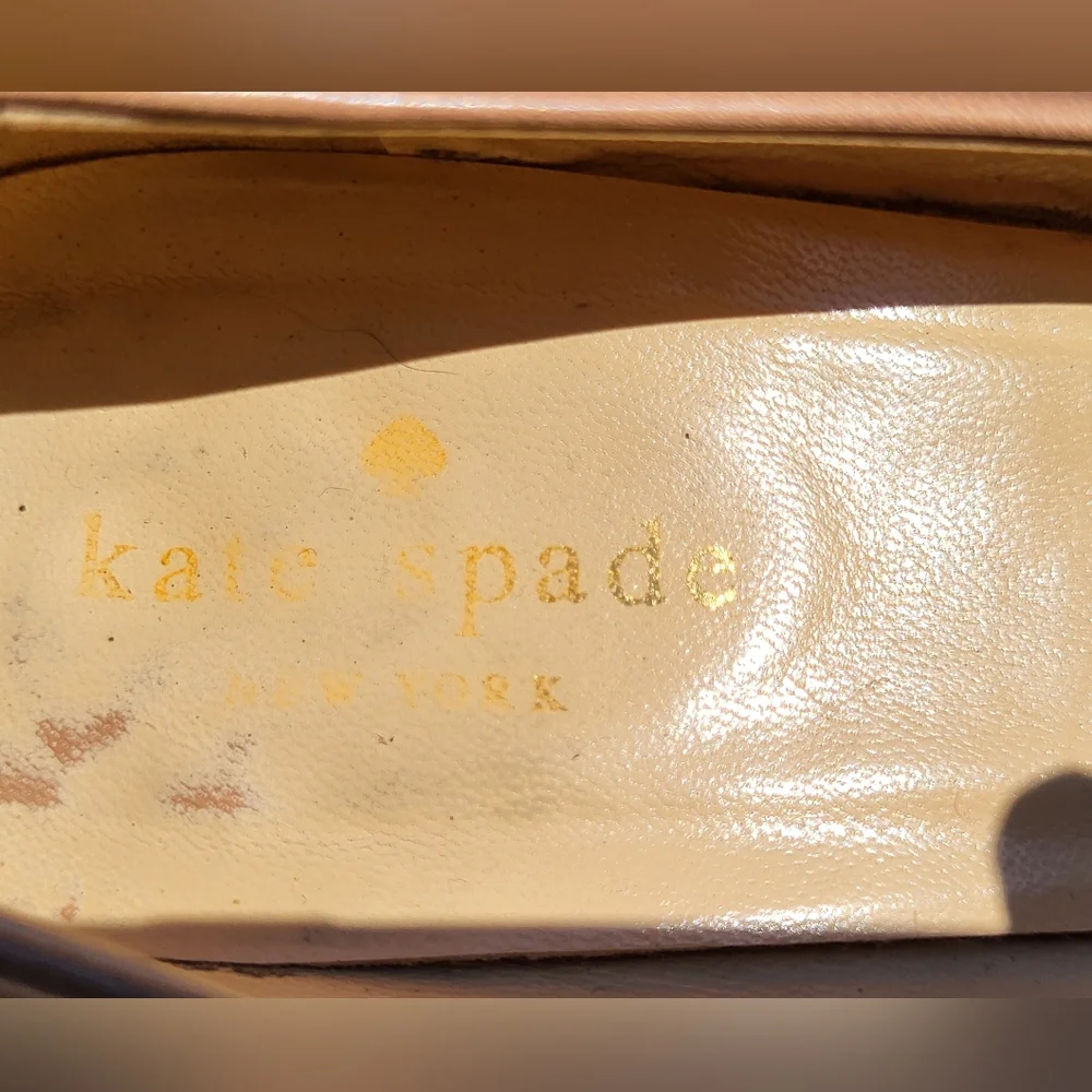 Kate Spade New York Kimmy Round Toe Wedge Pumps in Beige Leather w/ Black -Sz 7B